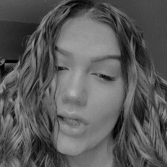 Meet your Posher, Lexi - Picture 1 of 1